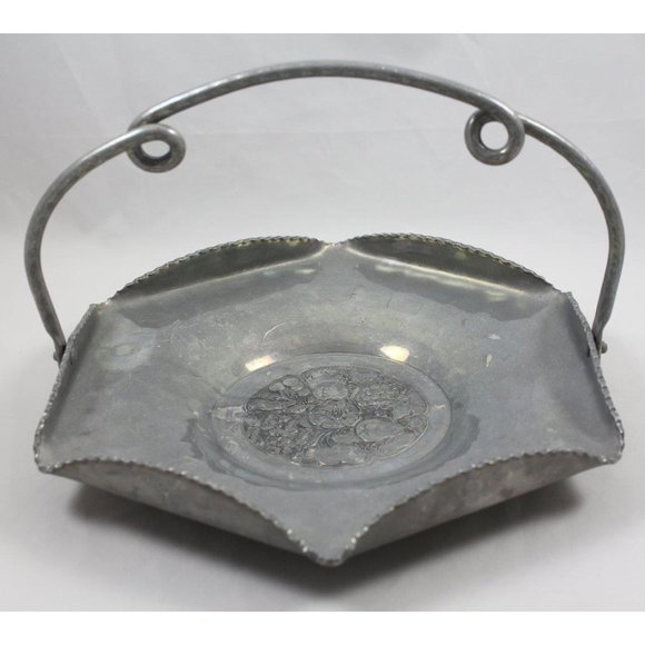 Cromwell Hand Wrought Hammered Aluminum Fruit & Flowers Tray Bride Basket - Picture 1 of 6